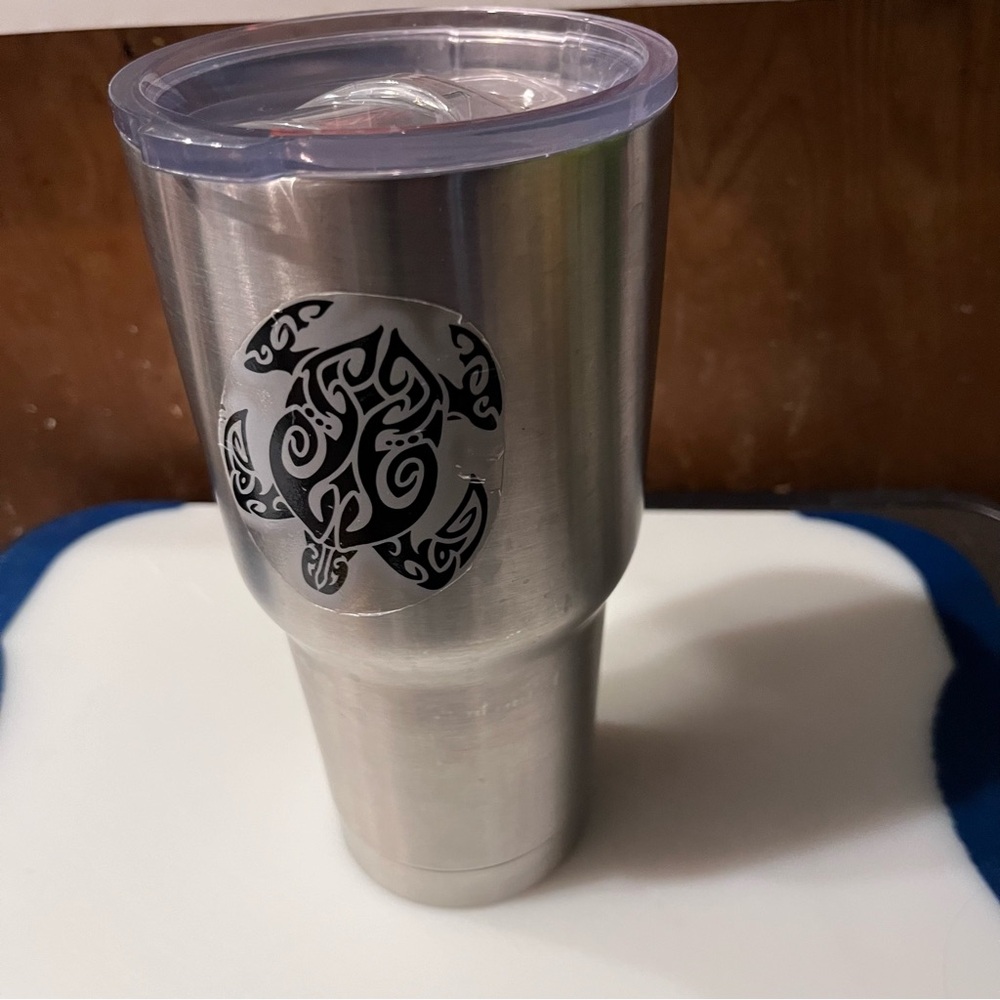 Big Boss 30 oz vacuum sealed stainless steel tumbler with turtle appliqué